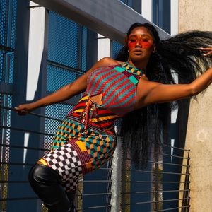 Geometric print tie jumper